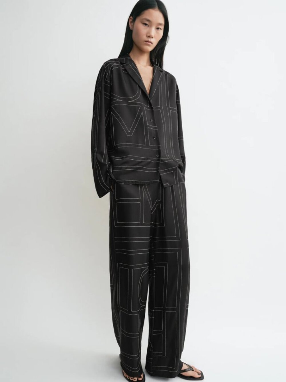 NWOT Monogram silk pj top Toteme Black 34